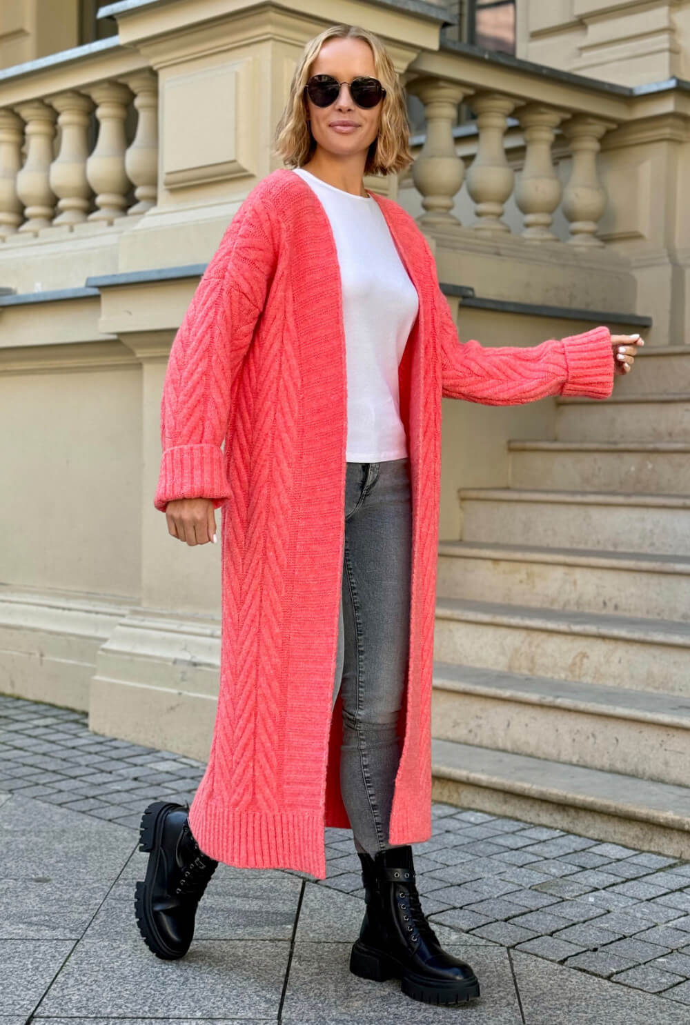 Oversize Strickmantel Damen Koralle mit Zopfmuster | Lange Strickjacke Cardigan S-XL