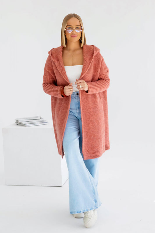 Langer Strickmantel in Dusty Pink mit entspannter Silhouette