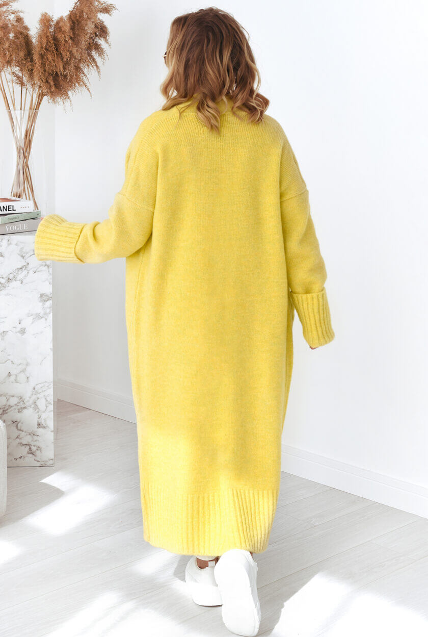 Oversized Strickmantel Gelb Seitenansicht – Oversized-Schnitt mit tiefen Seitentaschen – Stylelista