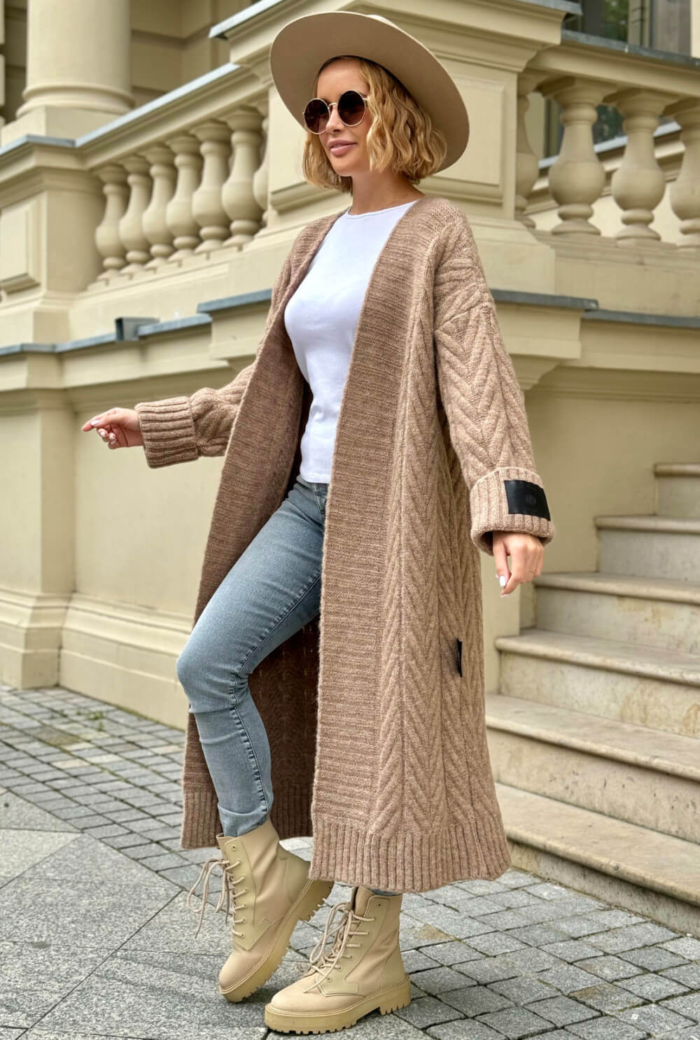 Oversize Strickmantel Damen Latte mit Zopfmuster | Lange Strickjacke Cardigan S-XL