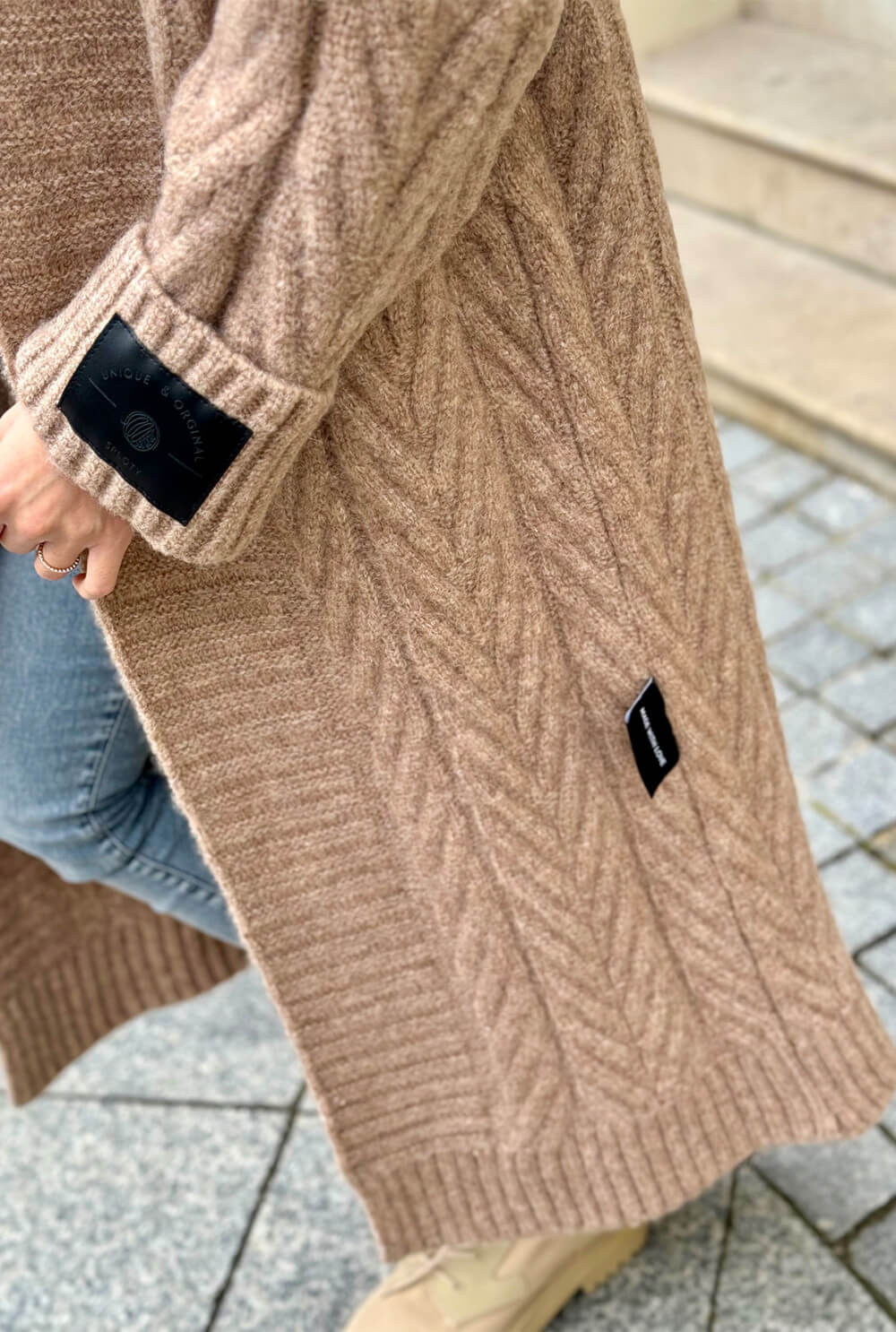 Oversize Strickmantel Damen Latte mit Zopfmuster | Lange Strickjacke Cardigan S-XL