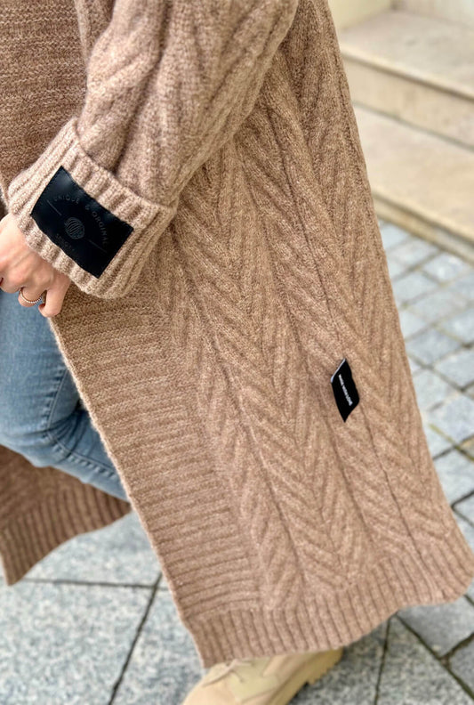 Oversize Strickmantel Damen Latte mit Zopfmuster | Lange Strickjacke Cardigan S-XL