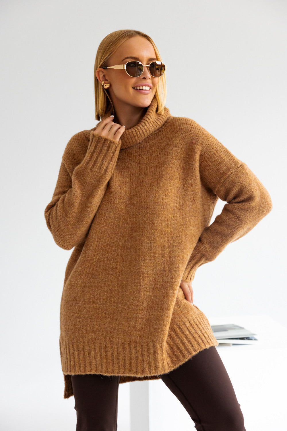 Oversize Vokuhila Strickpullover mit Rollkragen Karamell  | Langarm Woll Pullover S-XL