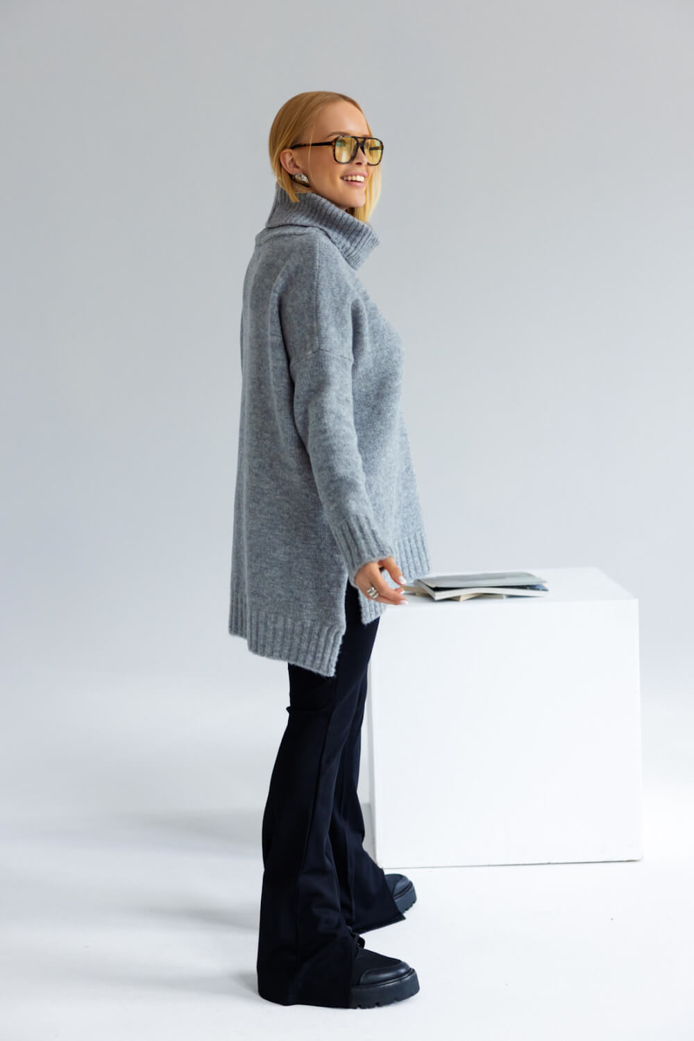 Oversize Vokuhila Strickpullover mit Rollkragen Grau  | Langarm Woll Pullover S-XL