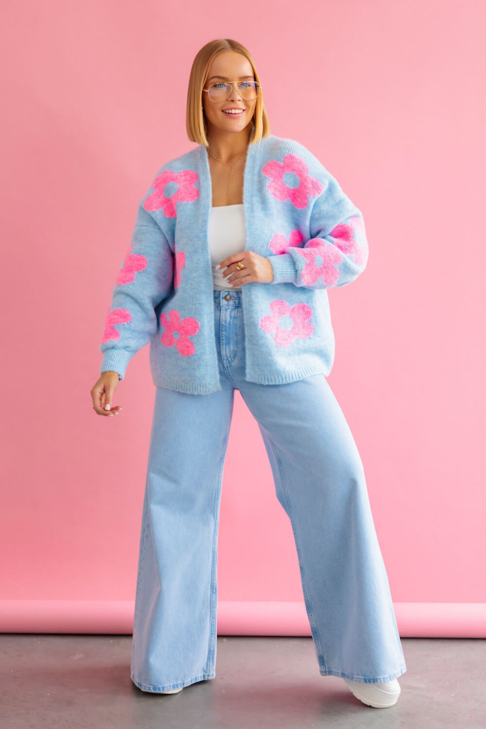 Oversize Cardigan Hellblau Styling im Streetstyle Outfit