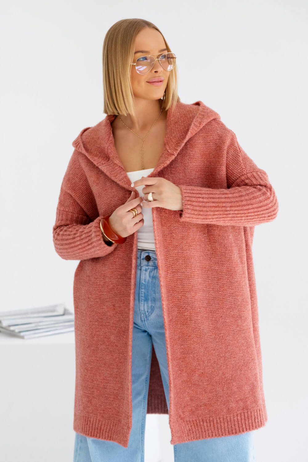 Weicher Damen Strickmantel in Dusty Pink für moderne Layering-Looks