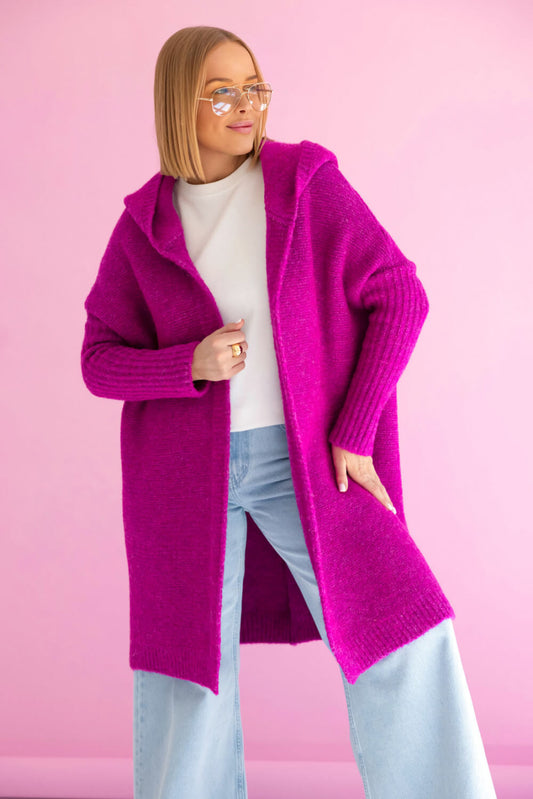 Voluminöser Damen-Strickmantel in Magenta mit weicher Strickstruktur