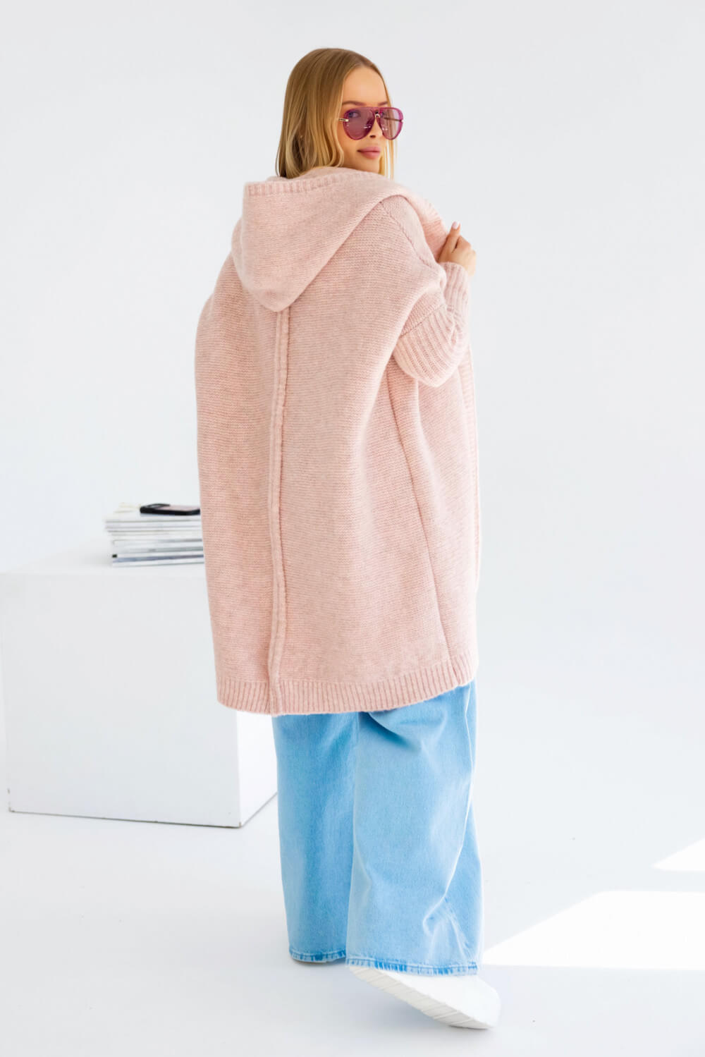 Eleganter Strickmantel in Puderrosa mit dezenter Rückennaht