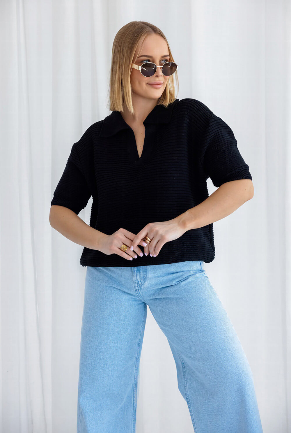 Moderner schwarzer Sommer Strickpullover mit klassischem Kragen