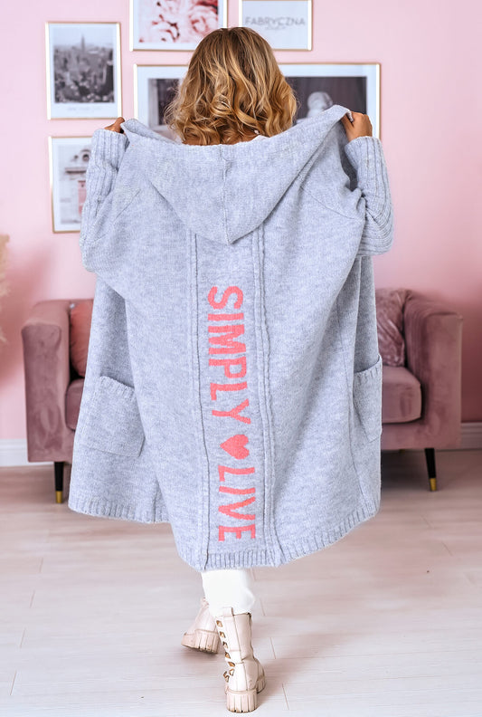 Grauer Oversize Strickmantel mit pinkem „Simply Live“ Rückenprint und Kapuze