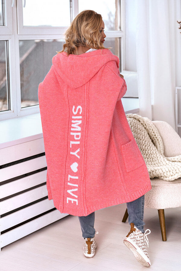 Korallfarbener Oversize Grobstrick Strickmantel mit Kapuze und „Simply Live“ Rückenprint