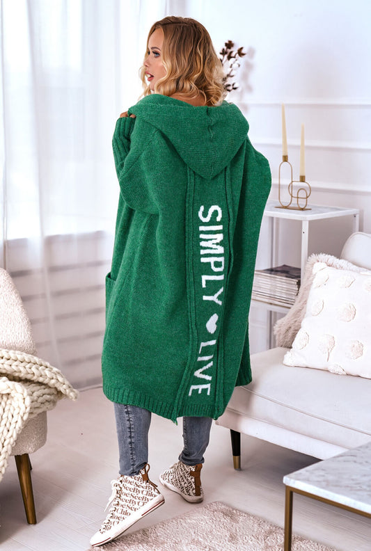 Langer dunkelgrüner Strickmantel im Oversize Style mit „Simply Live“ Schriftzug