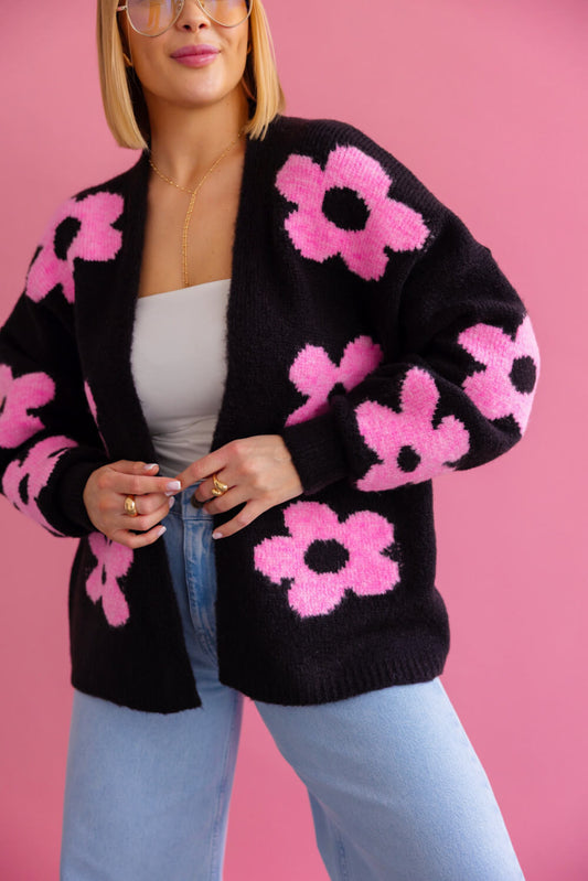 Eleganter Damen Cardigan in Schwarz mit rosa Blumenprint und weichem Strick