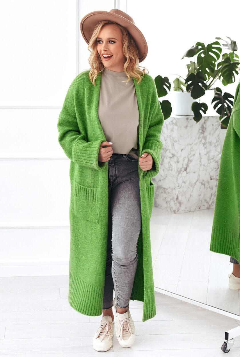 Langer Oversize Strickmantel Damen in Grün mit langen Ärmeln und Seitentaschen – Frontansicht